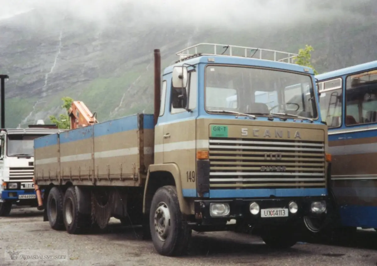 UX14113 var en Scania LBS110 1972-modell. Den ble anskaffet av Kristiansund-Oppdal Auto (KOA) og kostet ny 250.000 kr. Det var en lastebil med åpent plan, og hadde påmontert kran. Det ble også kjøpt inn tilhenger med åpent plan til bilen. Bilen var lenge i drift for KOA, etter fusjoner KOA-EEB, Trollheimen Trafikk og Mørelinjen A/S. Hele tida hadde den fargene til KOA, blå og brun. Den ble solgt videre en gang på 1990-tallet. Den var registrert helt fram til 2016..(fra Oddbjørn Skjørsæter sine samlinger i Romsdalsarkivet)