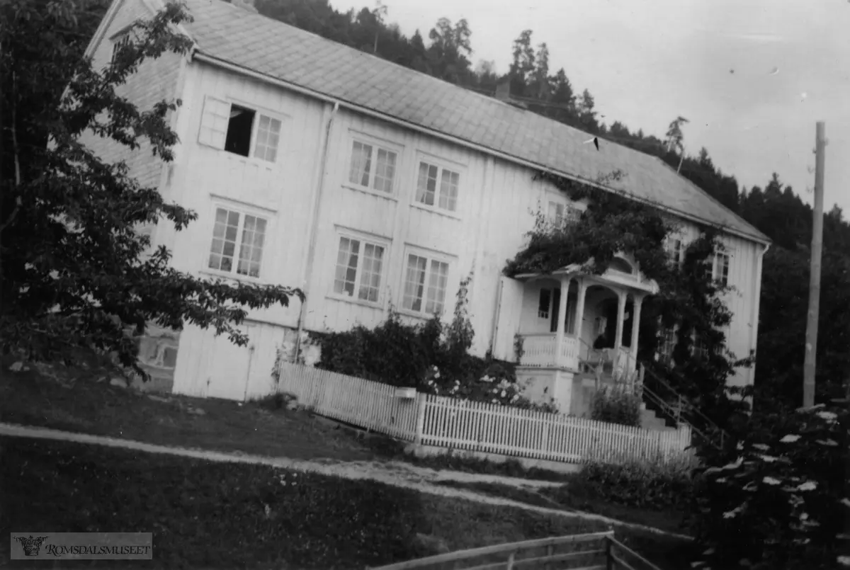 Våningshuset på gården eik på sørsiden av sekken. her bodde Pauline og Erik Eik.