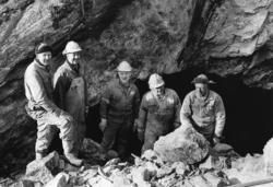 Bygging av Boggetunnelen på Buggestranda. .Tunnelarbeidet på