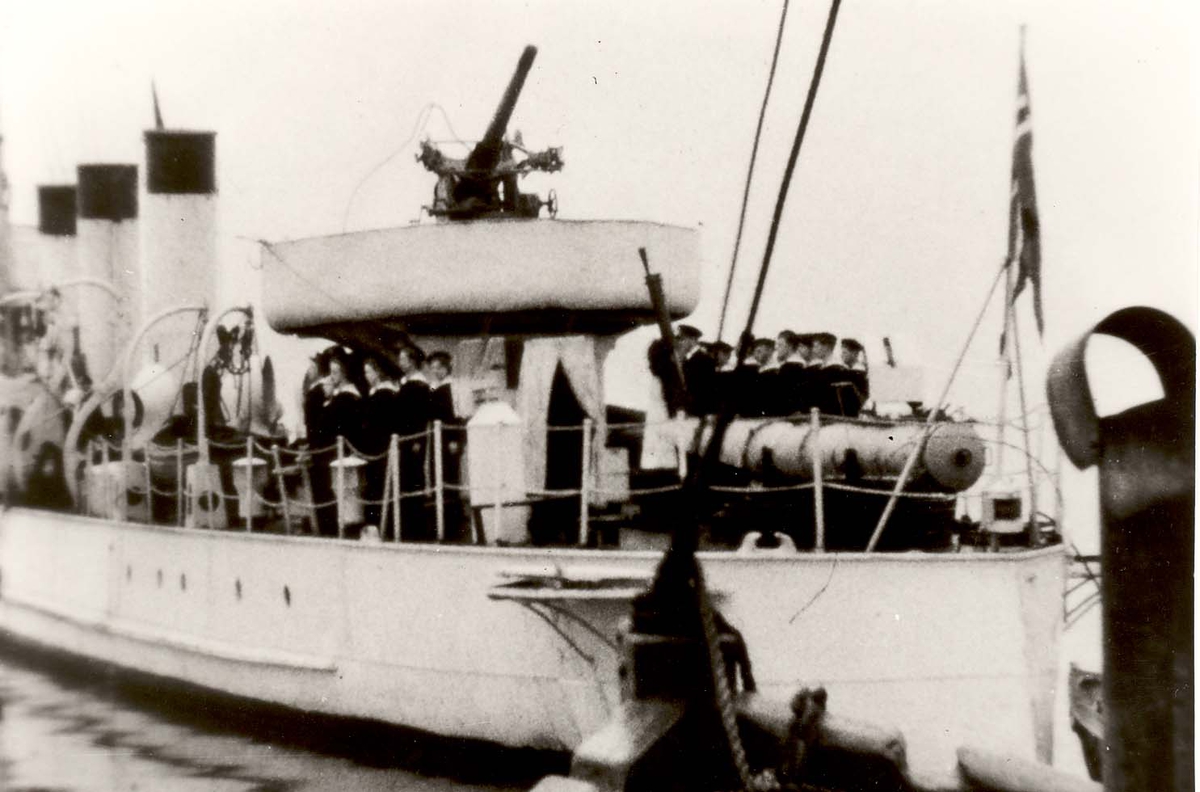 Motiv: Marinens Kvinnekorps 1942-1945 Ombord i Jageren DRAUG