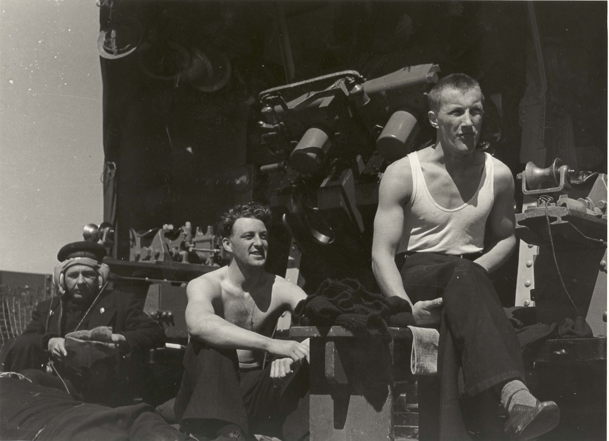 Jageren  "Glaisdale" , livet om bord under 2. VK. Mannskaper på frivakt.