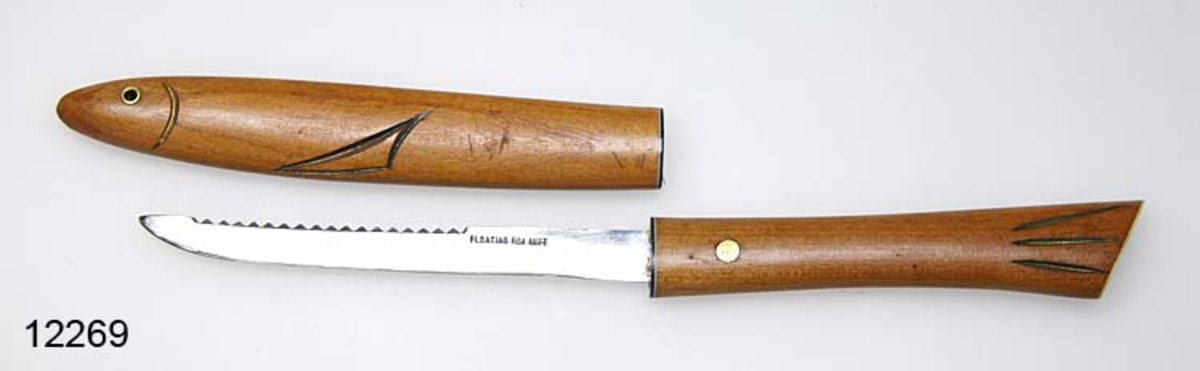 Kniven med slire er laget og utskåret som en fisk. 
