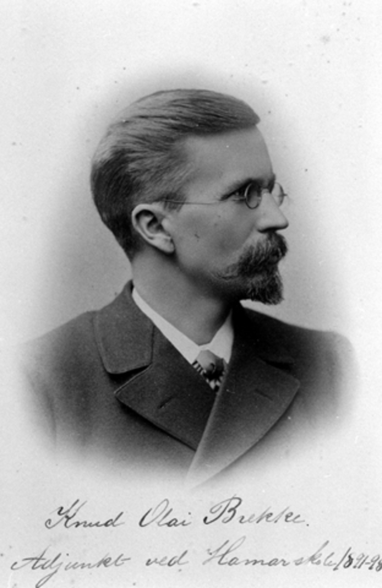KNUD OLAI BREKKE. ADJUNKT VED HAMAR KATEDRALSKOLE 1891-1898. 