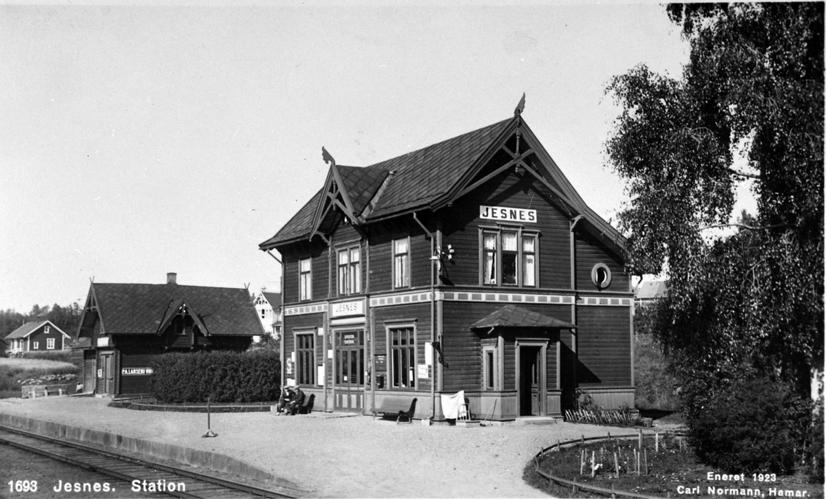 Postkort, eksteriør, Jessnes jernbanestasjon, tatt i 1923 eller før.