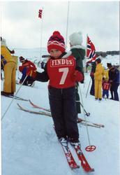 Barneskirenn tidlig på 1970-tallet.Gutt med startnummer.