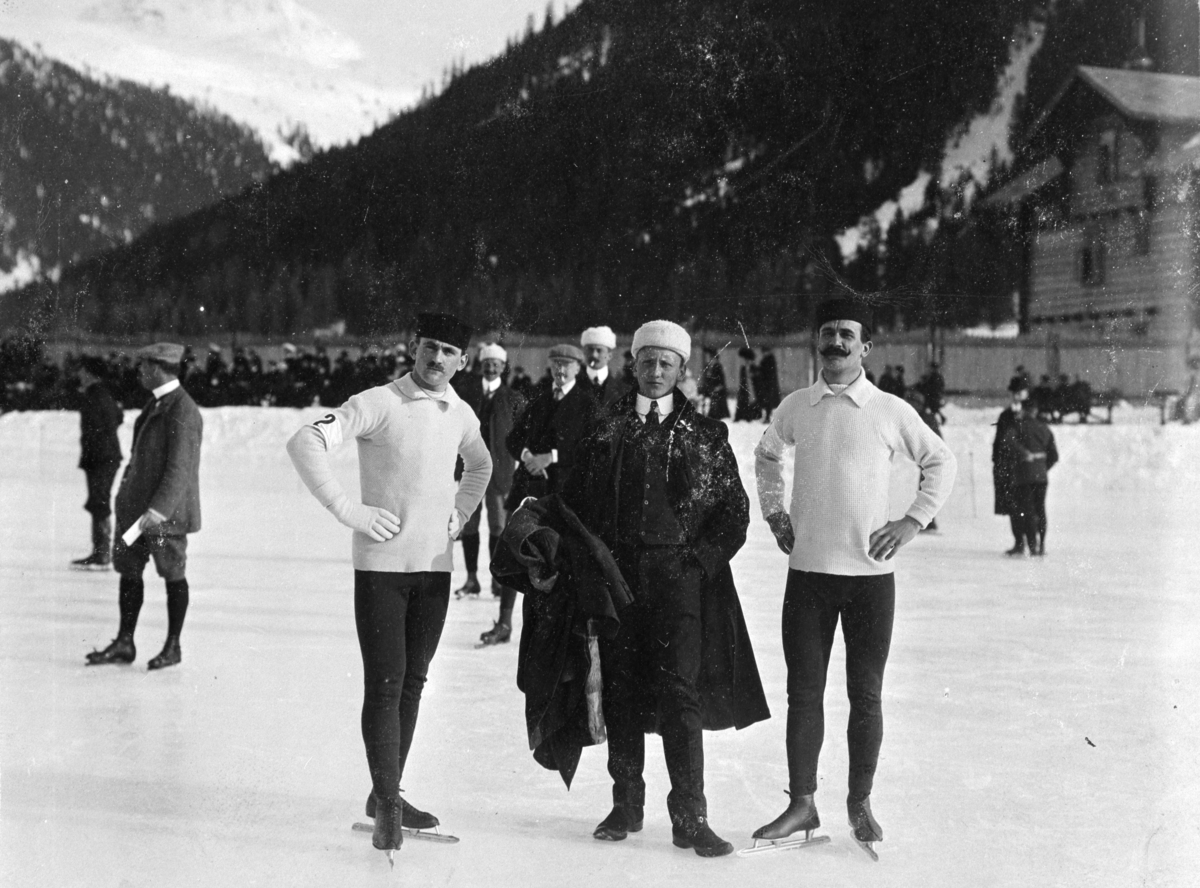 Skøyteløpere i Davos. T. v. Oscar Mathisen, D. Konning, Holland og Sigurd Mathisen 1907. 
Oscar Wilhelm Mathisen (født 4. oktober 1888, død 10. april 1954) var en norsk skøyteløper som representerte Kristiania Skøiteklubb. 