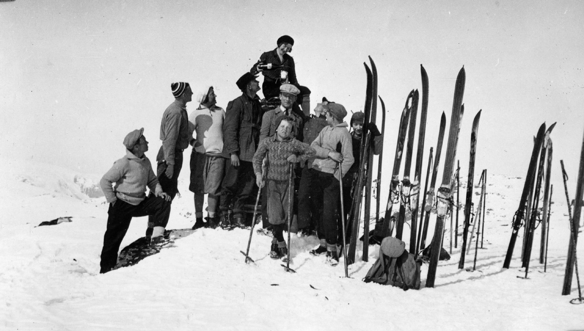 Folk på skitur til Freimstølen påsken 1932