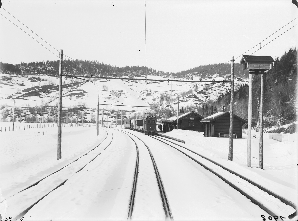Solbusøy stasjon med tog.