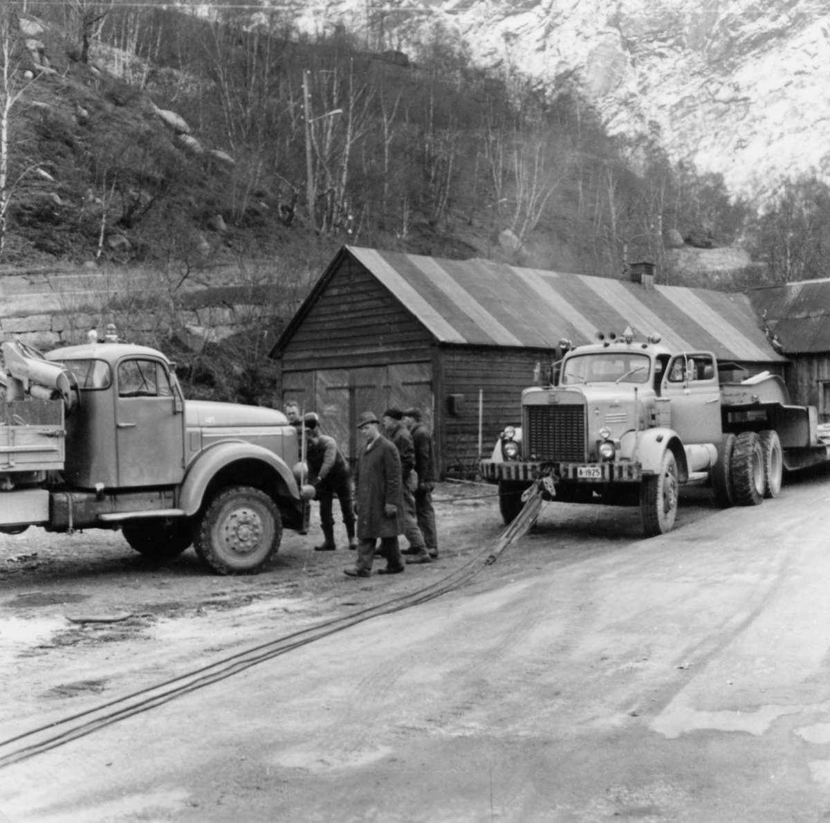 Transport av trafo til Skjeggedal frå Naustbakken. 