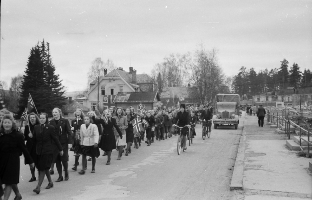 Barnetog, Storgata 17. mai 1945