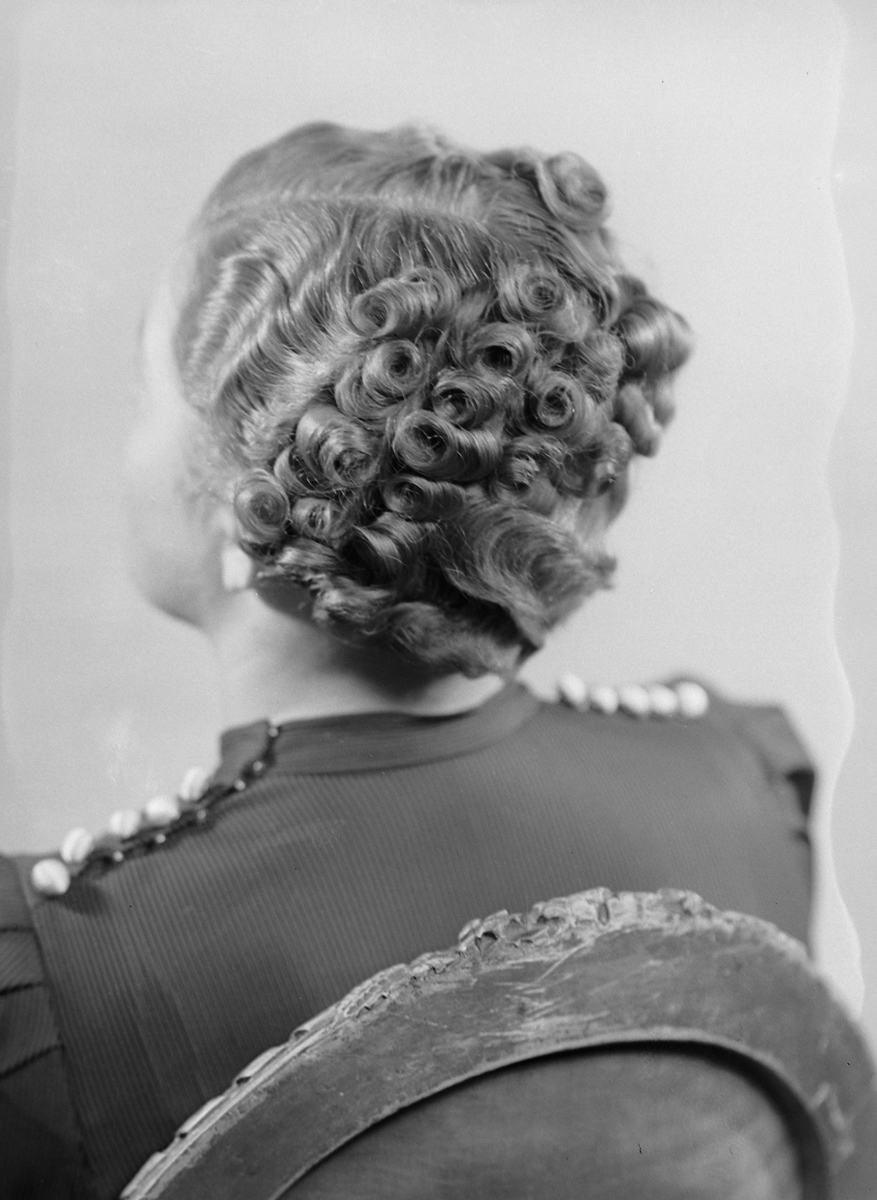Trondheimsprinsessen Elsa Ottesen fotografert til reklame for hårprodukter hos Eivind Hørgård A/S