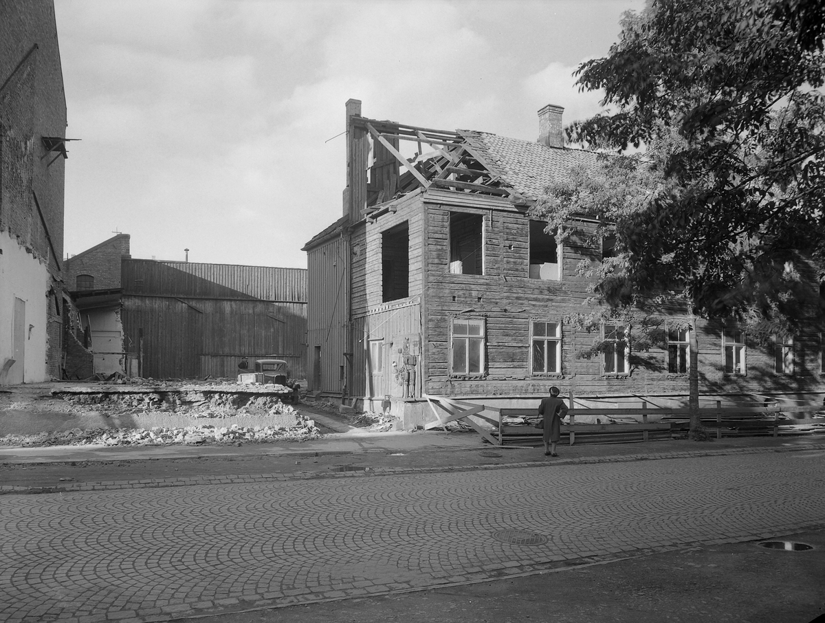 Brun & Boije - riving av hus på hjørnet av Dronningens gate og Kjøpmannsgata