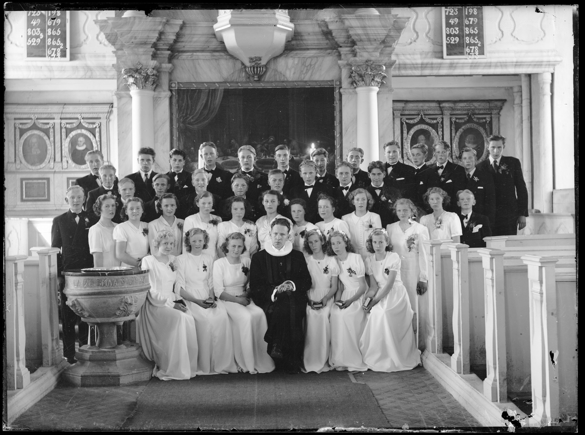 Konfirmanter i Røros kirke, 1949