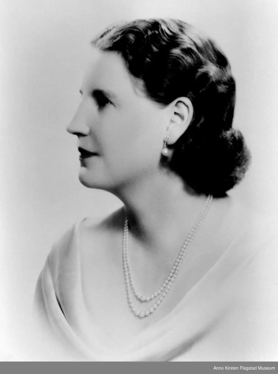 Kirsten Flagstad. Portrett 1940-1945. Kirsten Flagstad. Portrait 1940-1945. 