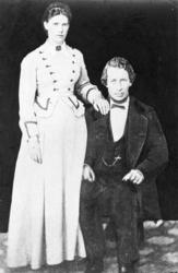 REPRO. PORT. MANN OG DAME. NORMANNS FAM. ? NAVN UKJENT.