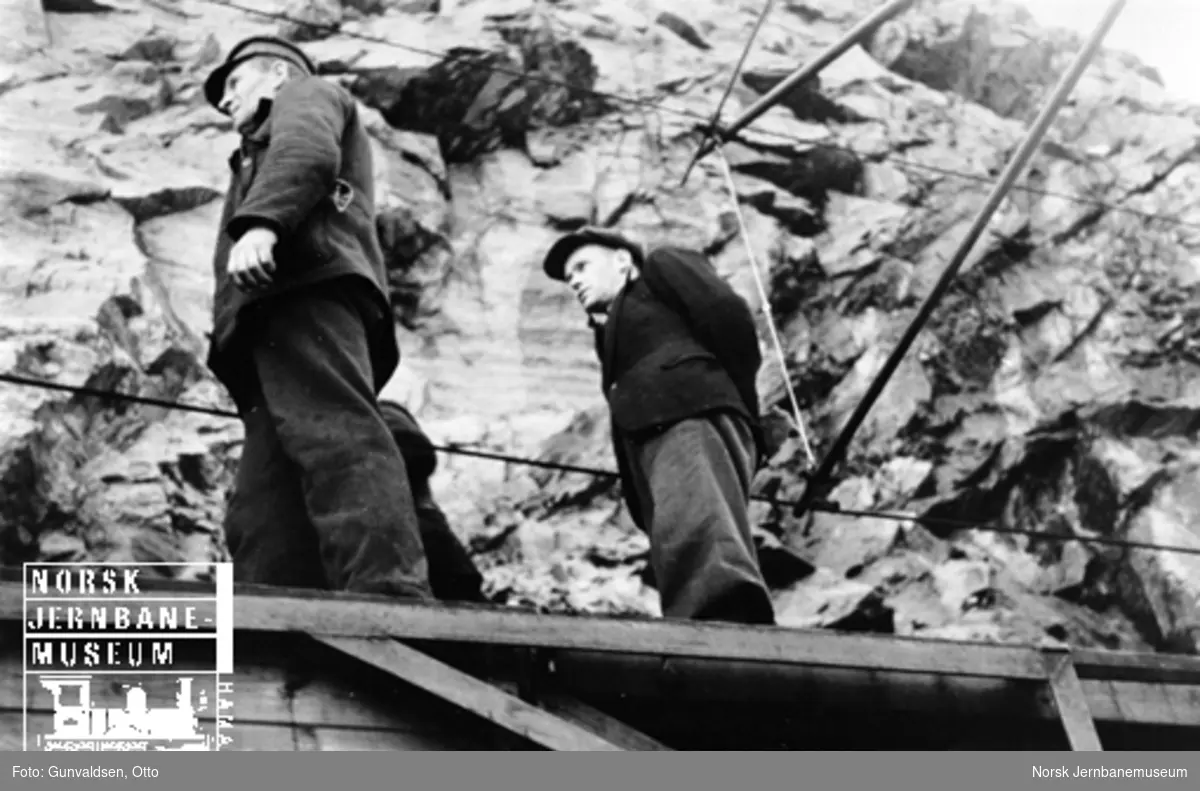 Reparasjon av kontaktledning etter isras 1945