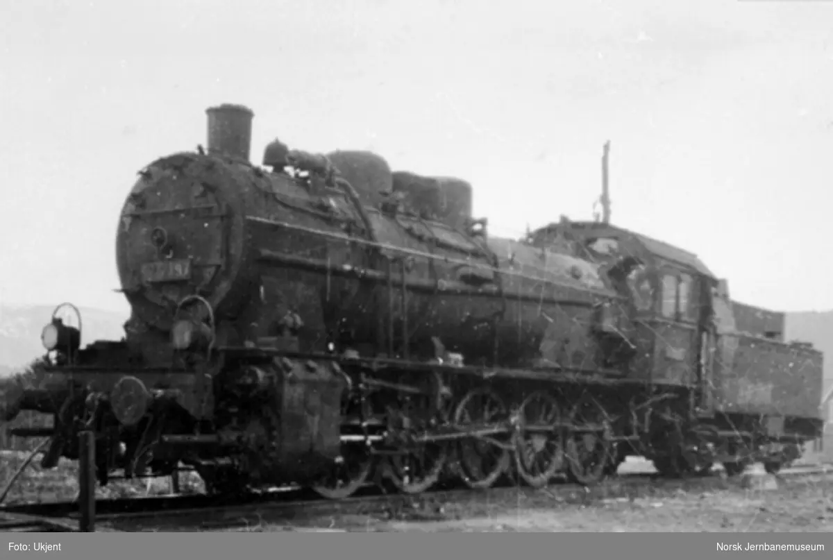 Damplokomotiv type 61a nr. 2197 på Grong stasjon