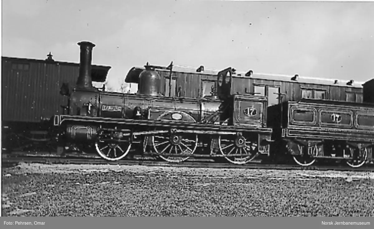 Nytt museum på Martodden: Damplokomotiv type 2a nr. 17 "Caroline" før transporten fra Vinmonopolets spor til Martodden