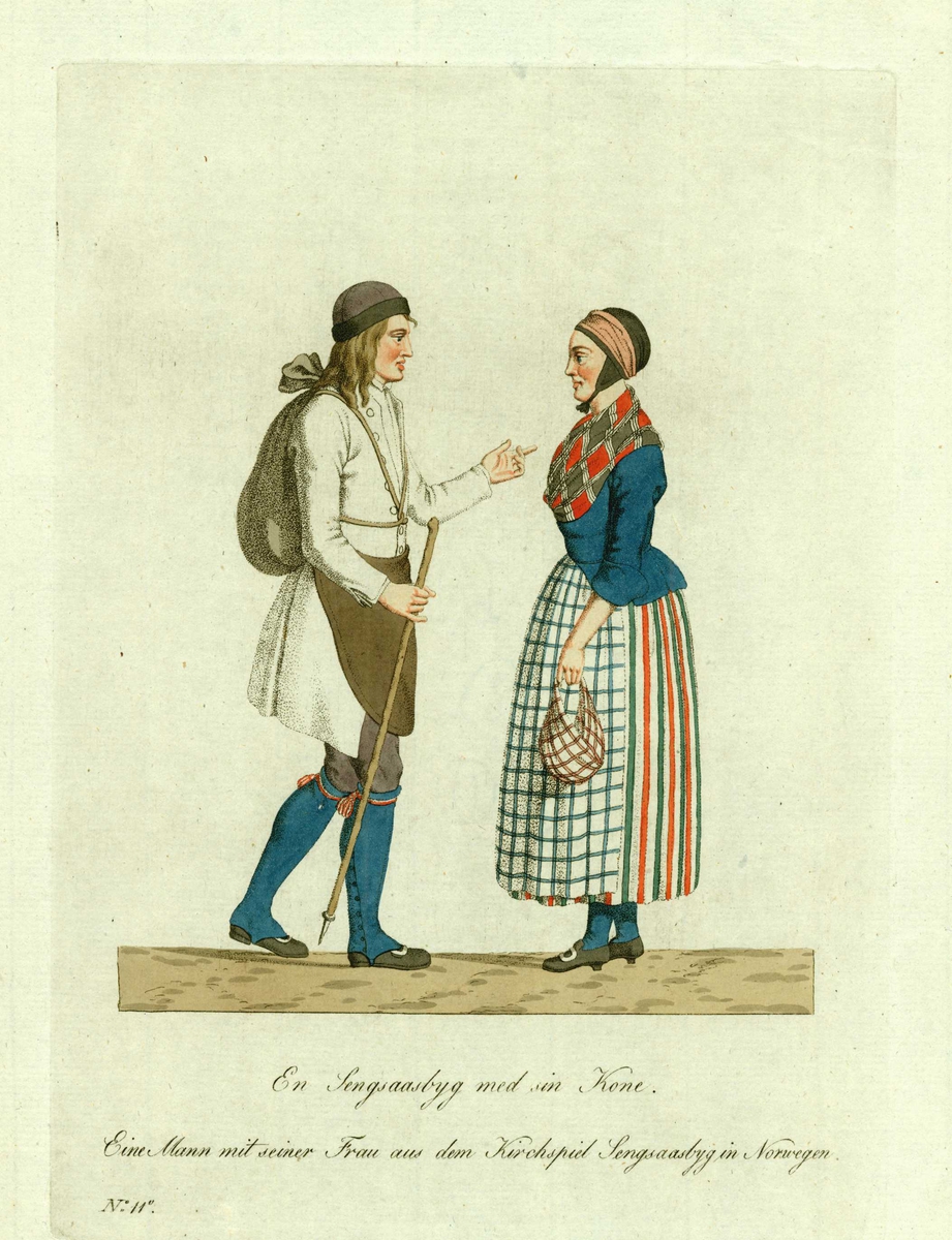Mann og kone i folkedrakter fra Singsås, Midtre Gauldal, Sør-Trøndelag, han med vandrestav og sekk på ryggen, hun med et knytte i hånden.