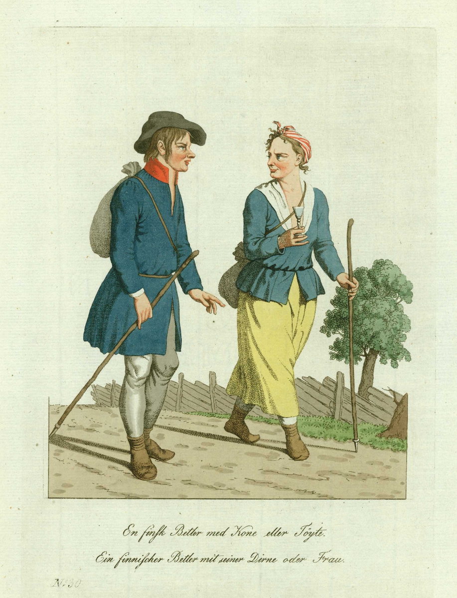 Mann og kvinne, han finsk betler med kone eller tøyte, på veien, begge med vandrestaver og sekk på ryggen. Hun holder i glass med stett.