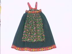 Stakk med livstykke og forkle