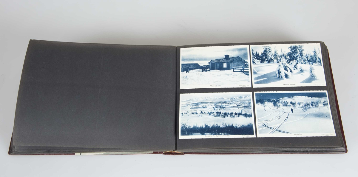 Svart-hvitt fotografier montert i innbundet album med vinrøde permer. Gulfarget innskrift på rygg.