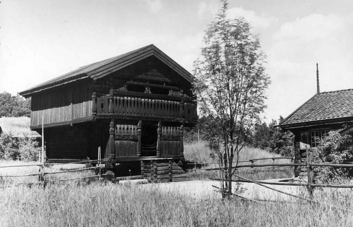 Loft fra Grimsgard, Nes, Hallingdal. Fotografert på Norsk folkemuseum, 1925.