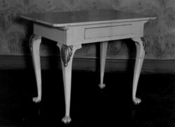 BordFra dr. Eivind S. Engelstads storgårdsundersøkelser 195