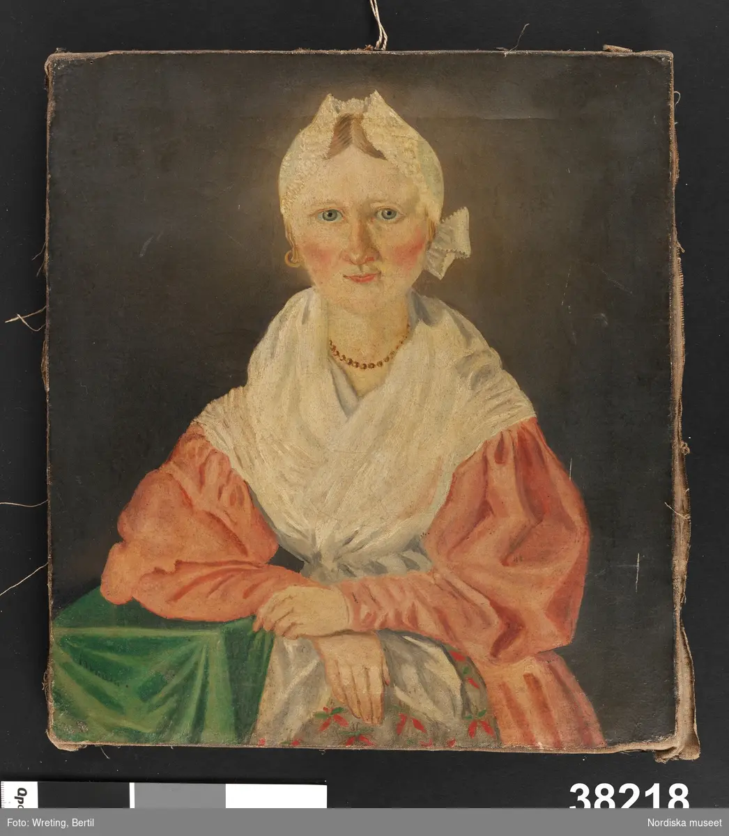 Porträtt av kvinna, höftbild.