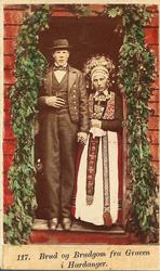 117. Brud og Brudgom fra Graven i Hardanger.