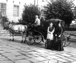 Vognkavalkaden, september 1975. Fra venstre: Anne Kjellberg 