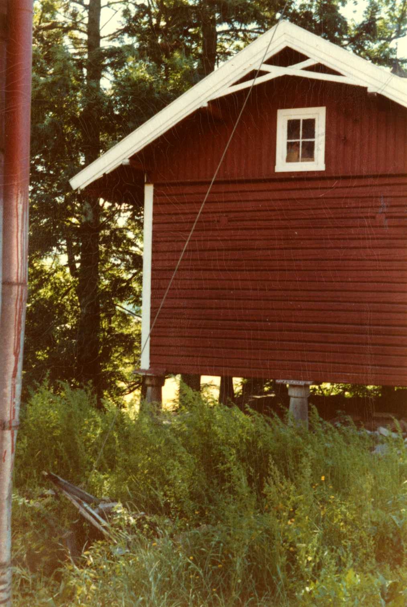 Øvre Jonsrud; Bærum, Akershus 1978. Uthus.