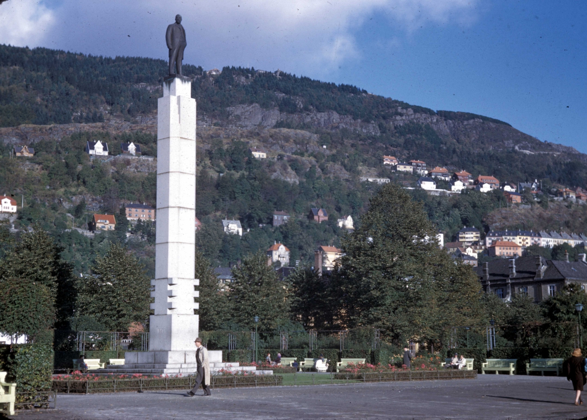 Statue av Christian Michelsen i Bergen.