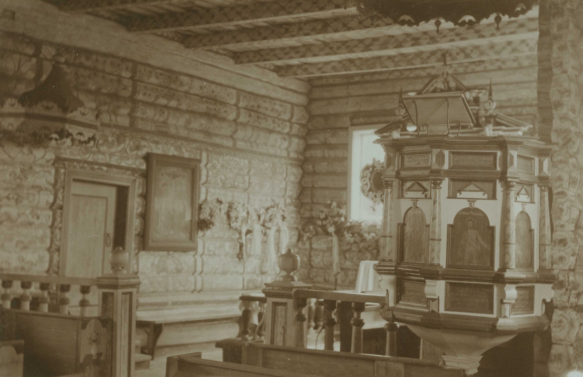 Prekestol og koret, Lyngdal kirke, Numedal, Flesberg, Buskerud. Ant. fotografert 1907.