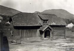 Gamlestuen, Åse, Sauherad, Telemark. Fotografert 1915.