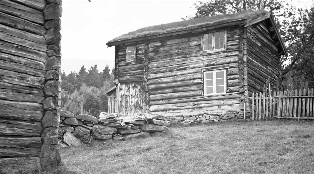 Husmannsplass, Nyenget, Lønset, Oppdal, Sør-Trøndelag. Fotografert 1940. Fra album. 