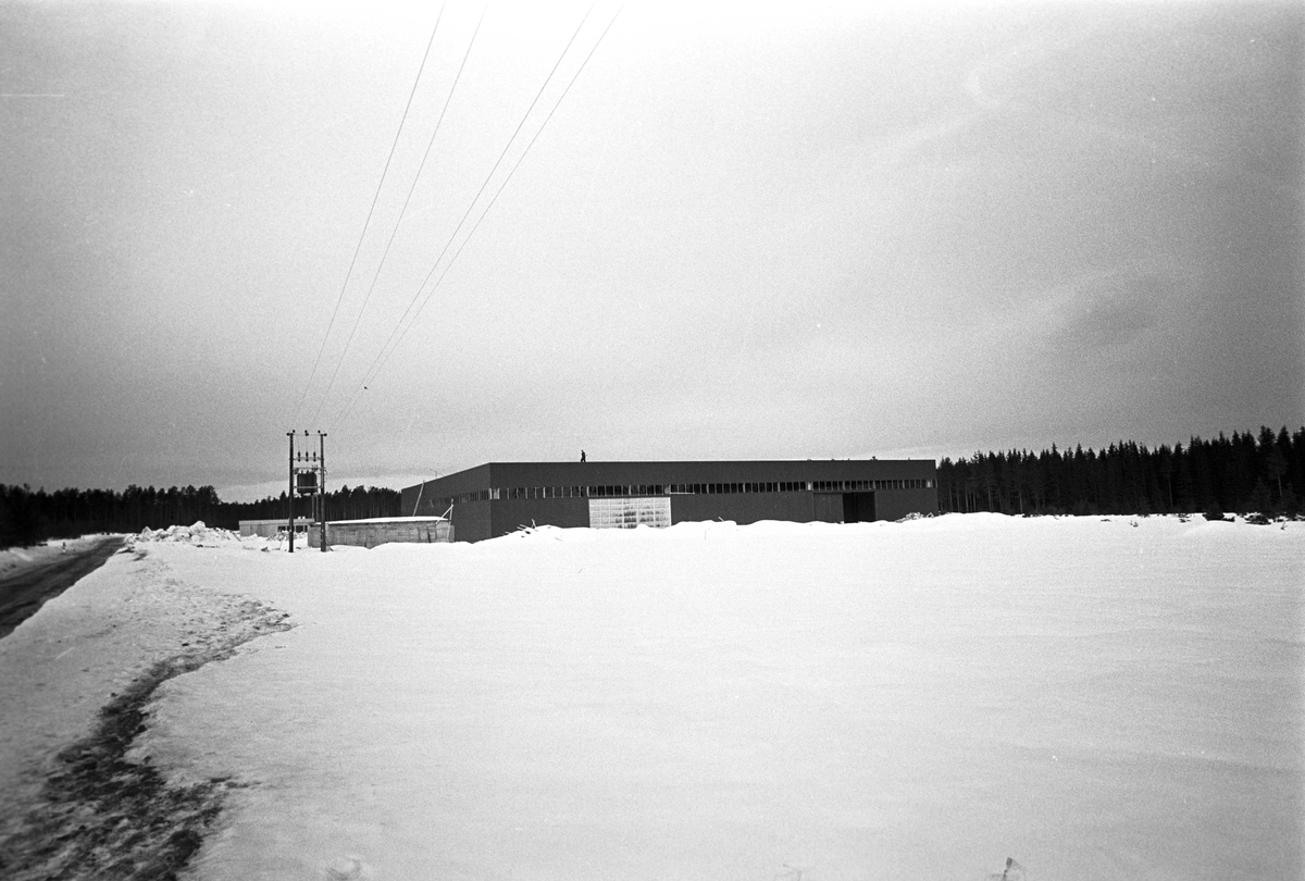 Serie. Magnor-hus's nye fabrikk. Fotografert juli 1969.