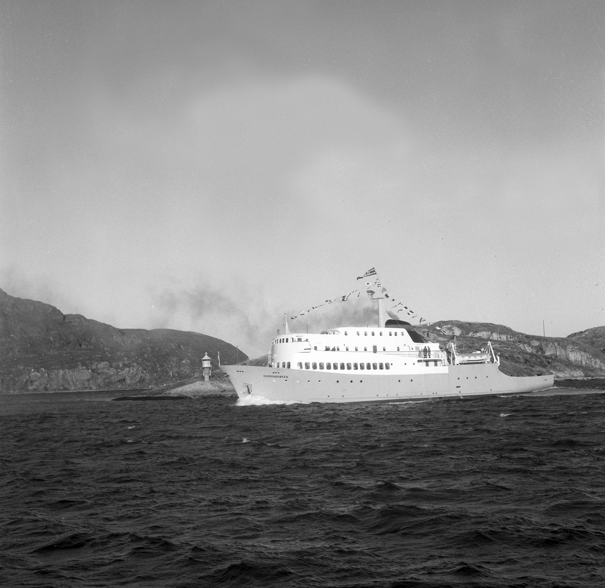 M/S "Kommandøren" - last og passasjerbåt mellom Bergen og Årdal.