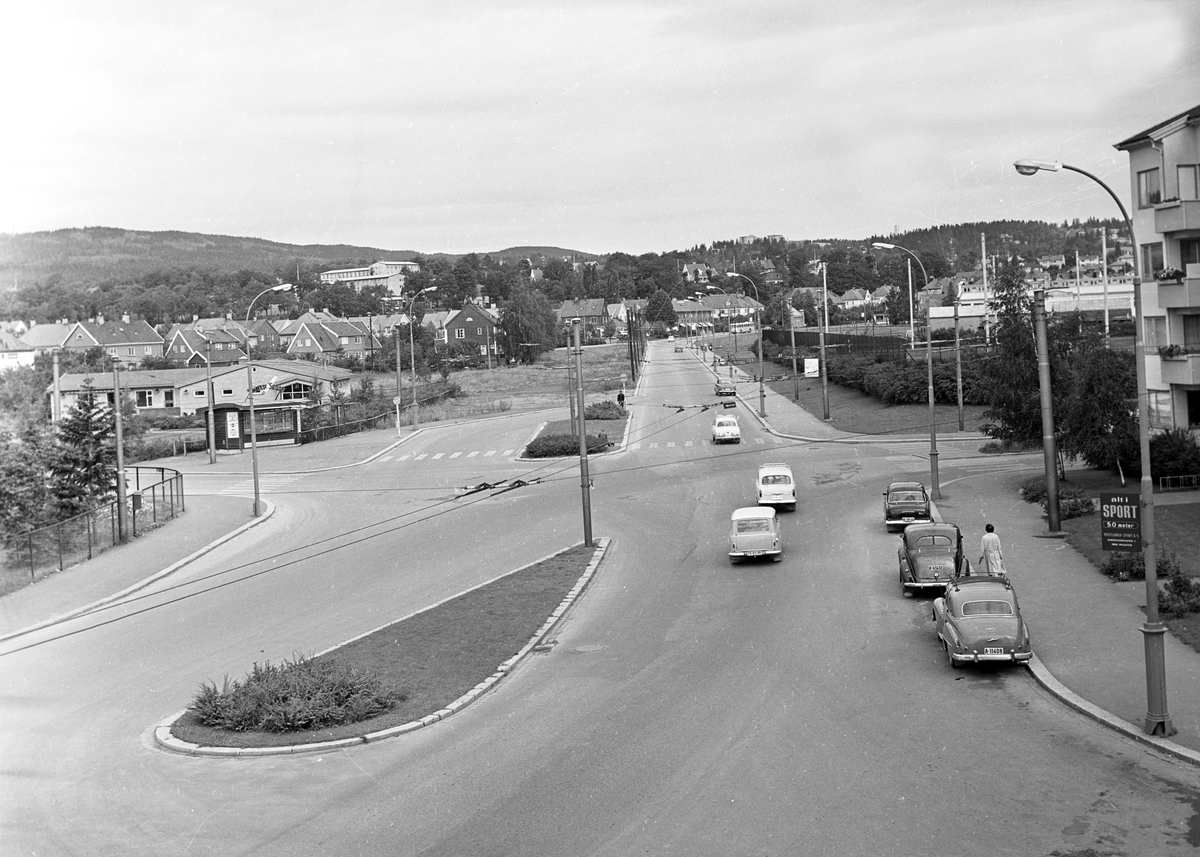 Volvo Amazon og Opel Blitz lastebil 1952-60. Trafikkfarlige kryss i Oslo. Fotografert 18. august 1962.