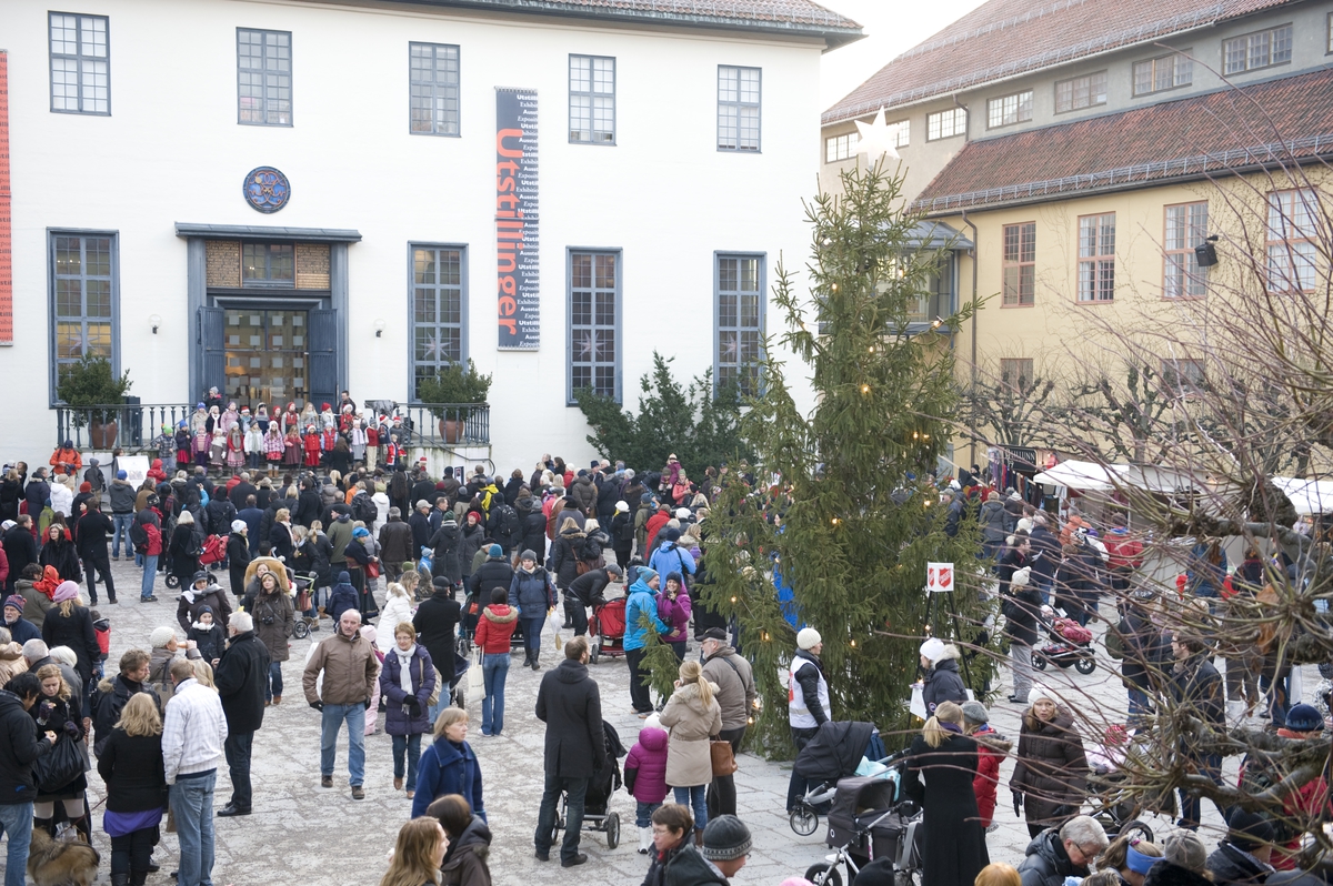 Torget på Norsk Folkemuseum. Julemarkedet 2009.