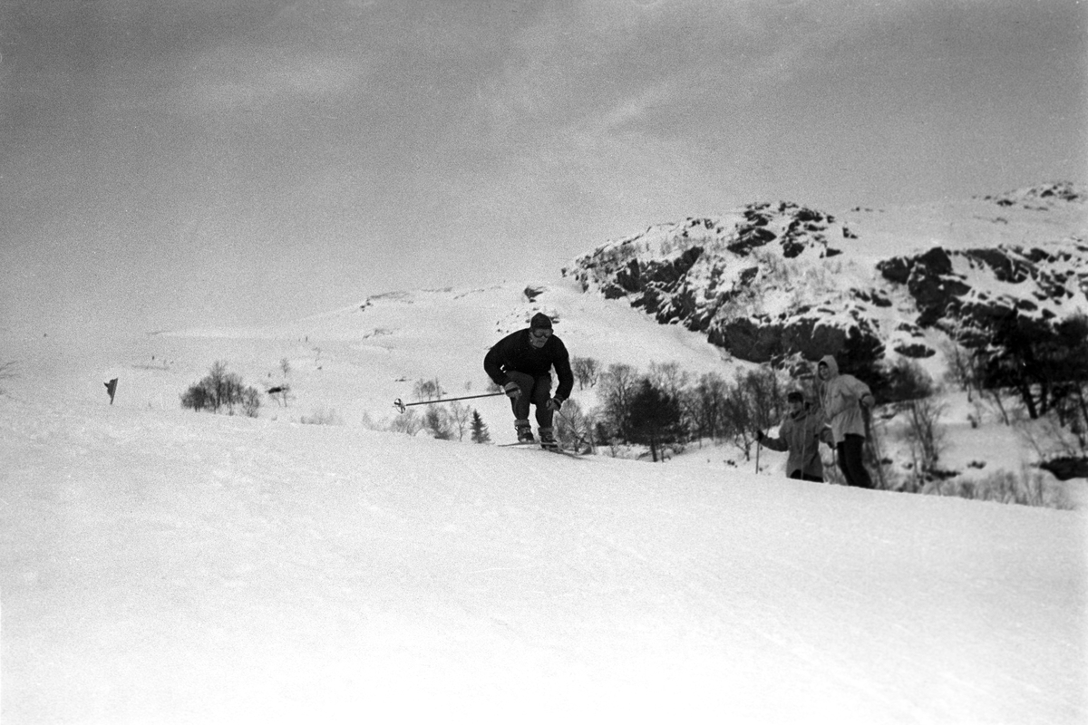 En alpinist i fin stil. Holmenkollrennene på Voss 1952. Fotograf Dagbladet
