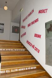 Trappeløp med ord knyttet til barna som havnet på skolehjem.