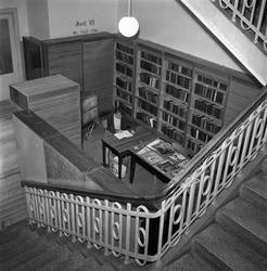 Bibliotek, Ullevål sykehus, Oslo 1956. Trappeløp.
