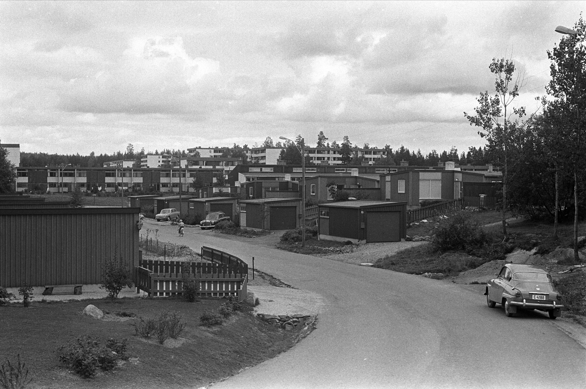 Bebyggelse og biler i Harald Hårfagres vei på Sofiemyr i 1967.
