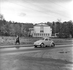 Ullernchaussèen, Oslo, 08.11.1958. Trafikkbilde, Ullern skol