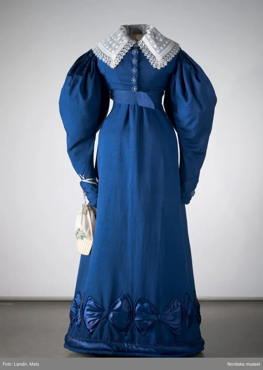 Sidenklänning, 1820-tal. Nordiska museet inv nr 24402.