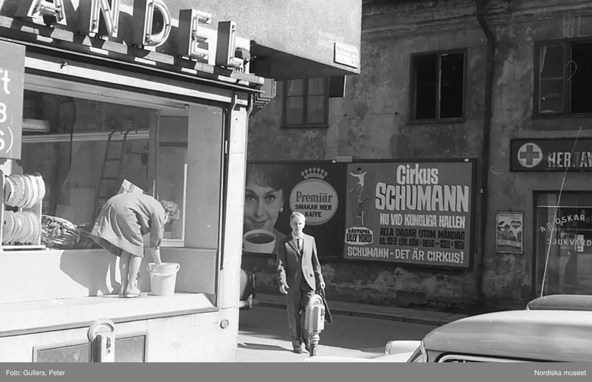 Korsningen Holländargatan - Tunnelgatan (nuv. Olof Palmes gata), Stockholm.