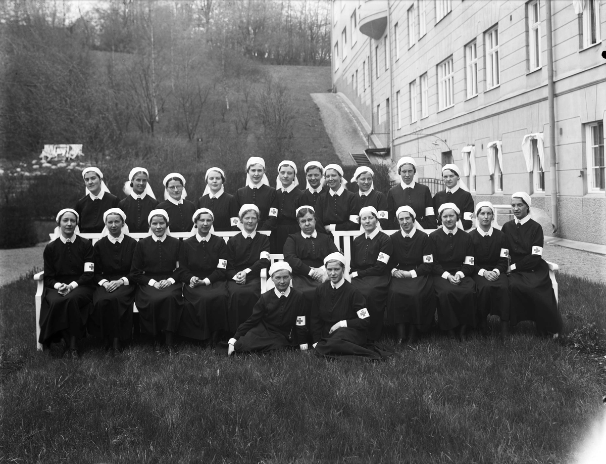 Grupporträtt - sjuksköterskor vid Akademiska sjukhuset, Uppsala 1935