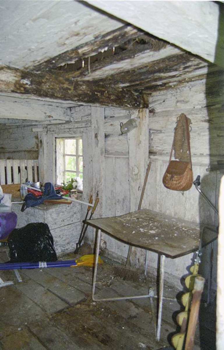 Interiör i ladugård, Nederhassla, Häggeby socken, Uppland 2004