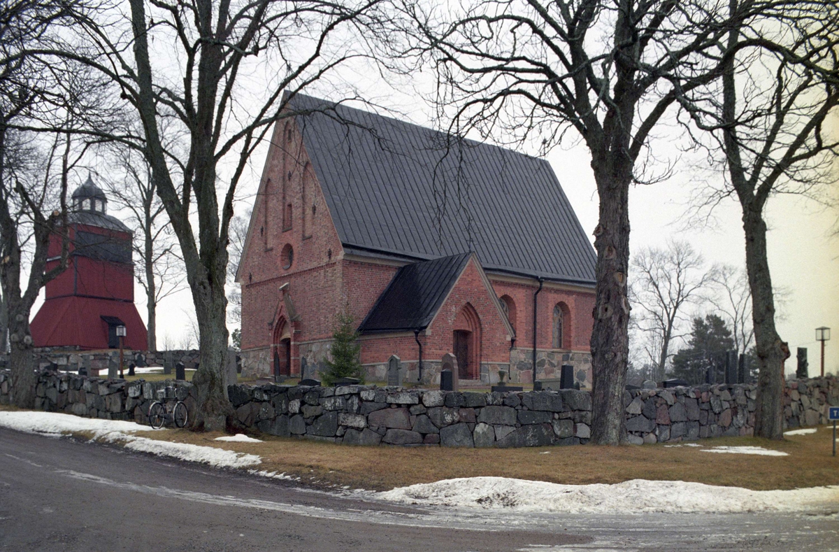 Tuna kyrka, Uppland 1997